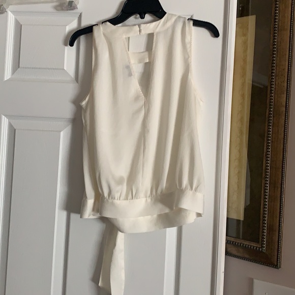 Express cream top size Medium NWOT - Picture 3 of 5